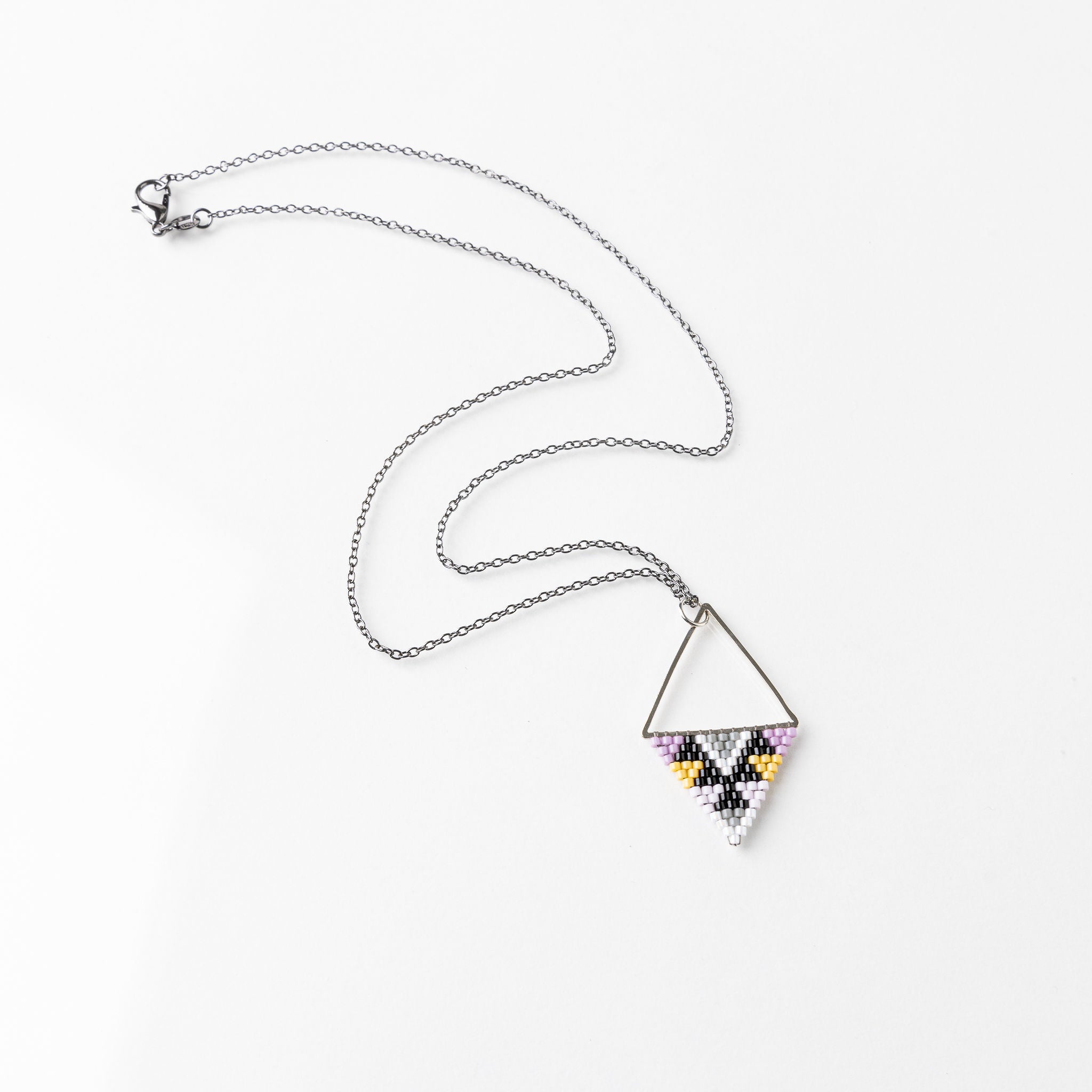 Necklace - Beaded Pendant on metal w/chain