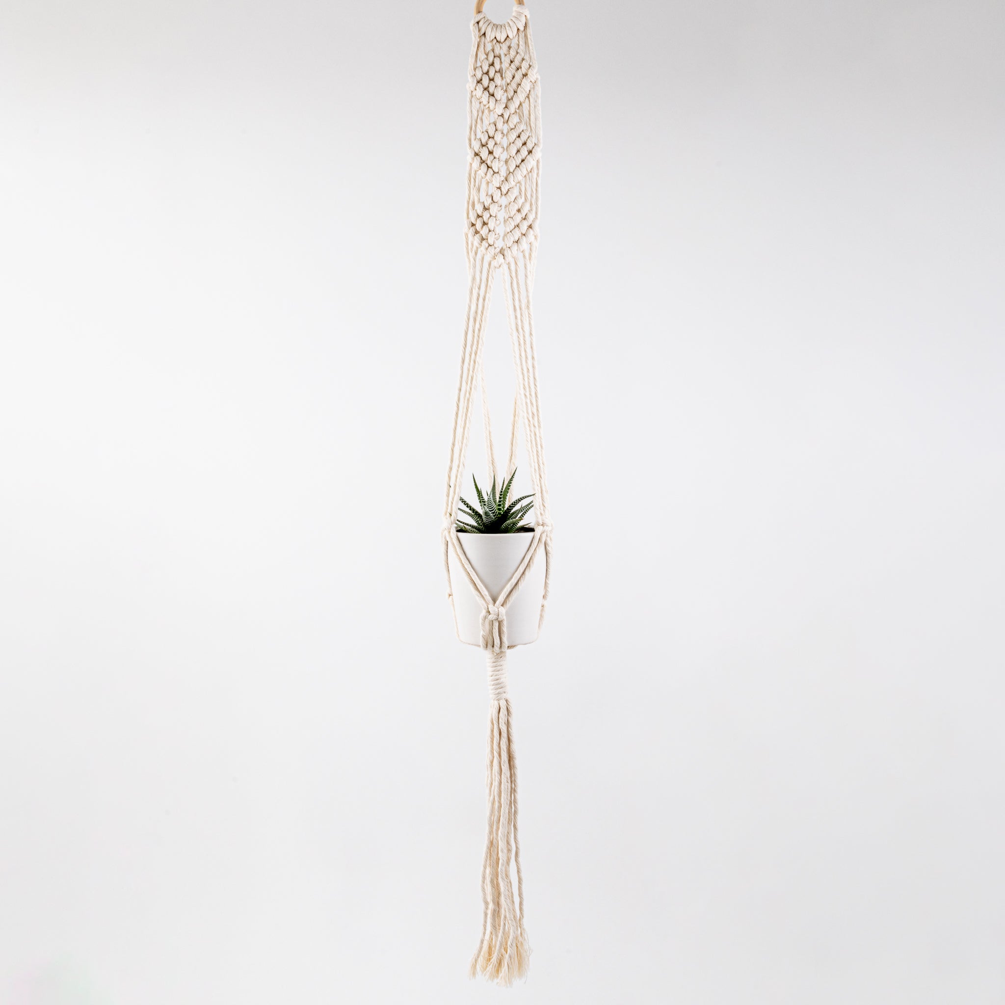 Minttu Fibre Arts - Macrame plant hanger